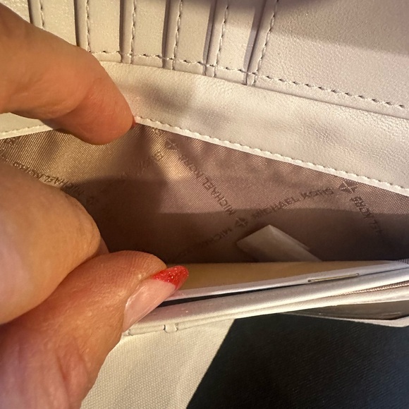 Michael Kors white wallet - Picture 5 of 6